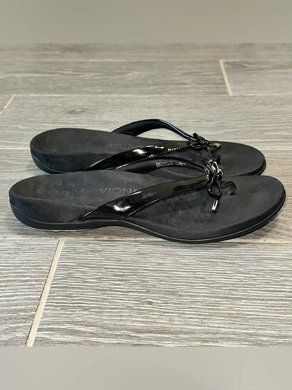 Vionic Bella II Black Patent Orthotic Sandals Flip Flops Bow Thong Women’s 9